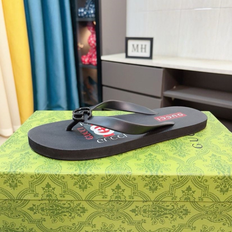 G*u*i slippers